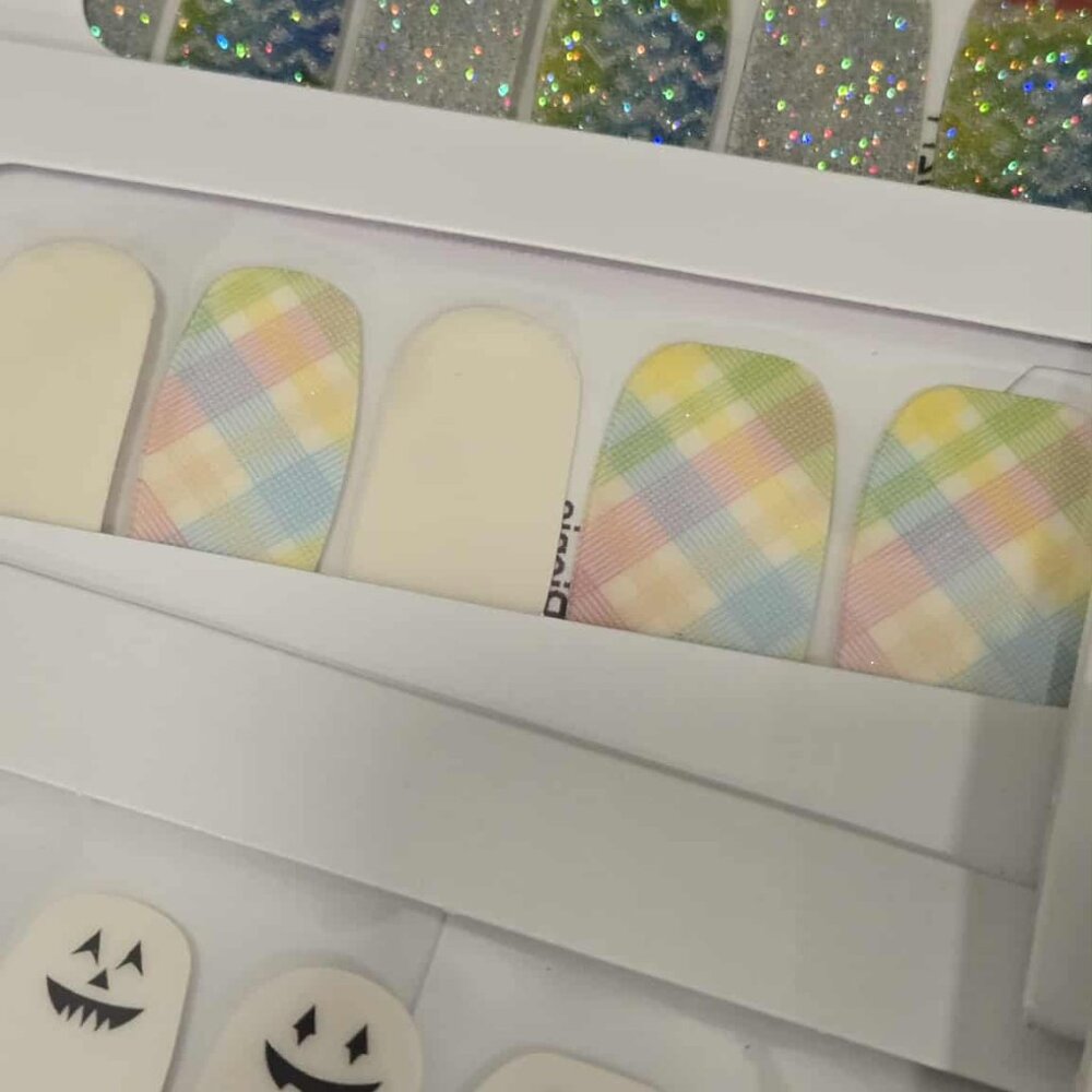 Color Street- Holiday Grab Bag- #10 - Picture 4 of 7